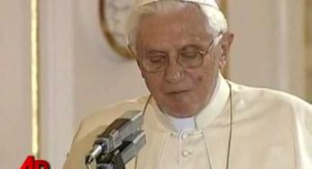Video de araña en el papa Benedicto XVI
